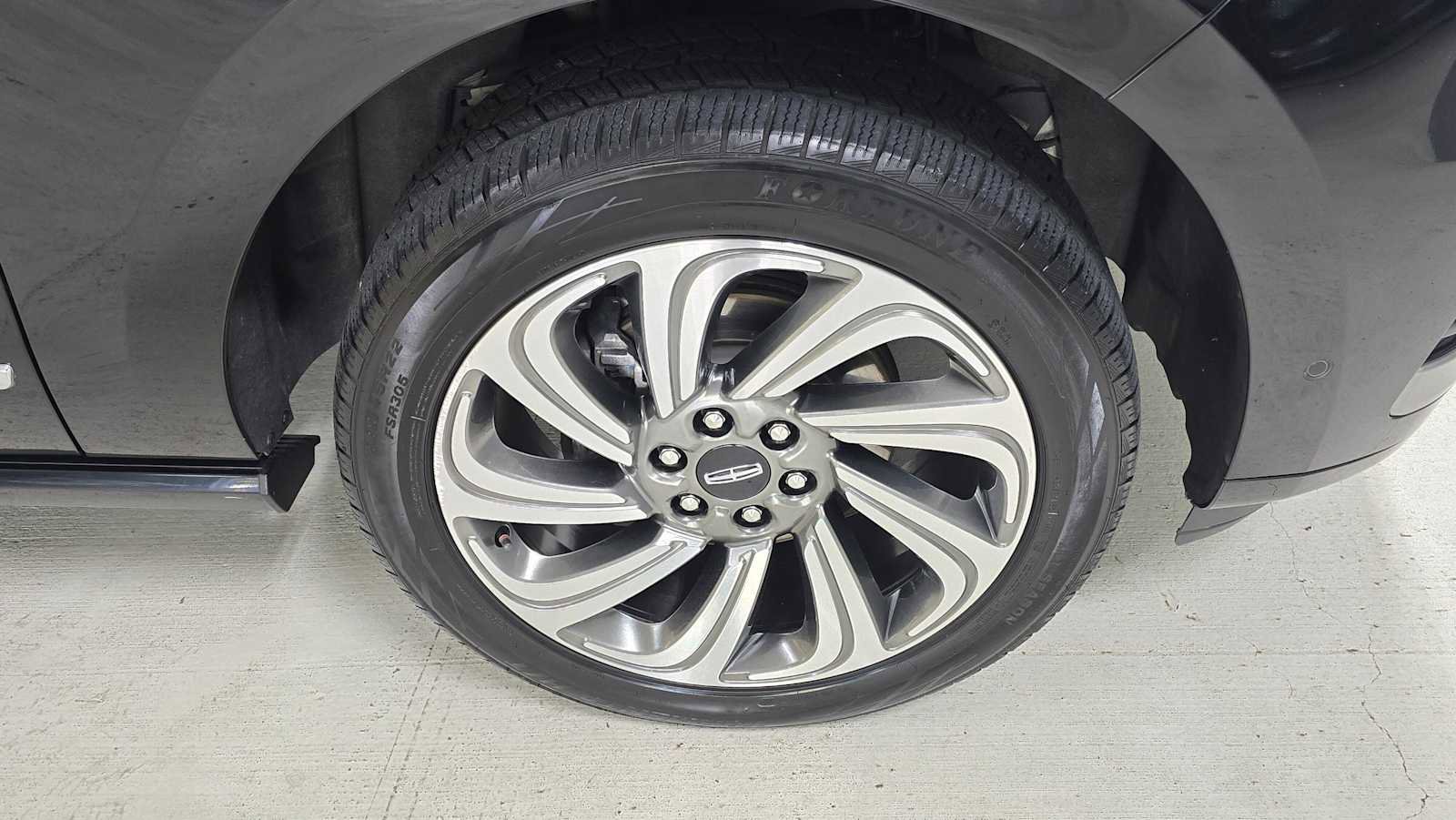 Used 2024 Lincoln Navigator L Premiere image 9