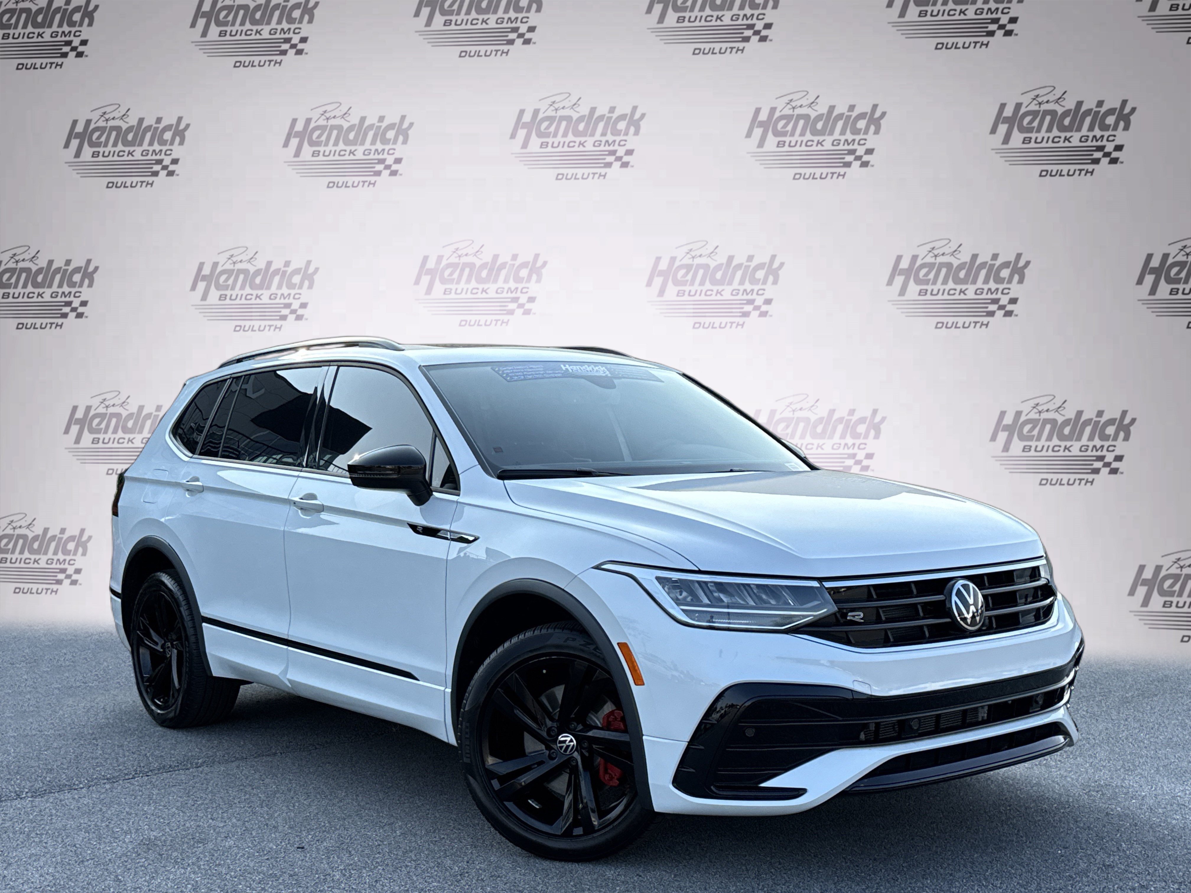 Used 2024 Volkswagen Tiguan SE R-Line FWD image 2