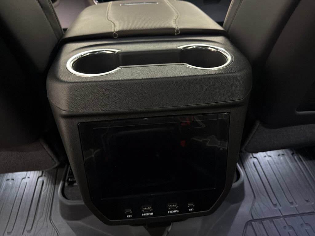 Used 2026 GMC Yukon Denali Ultimate AWD/4WD image 16