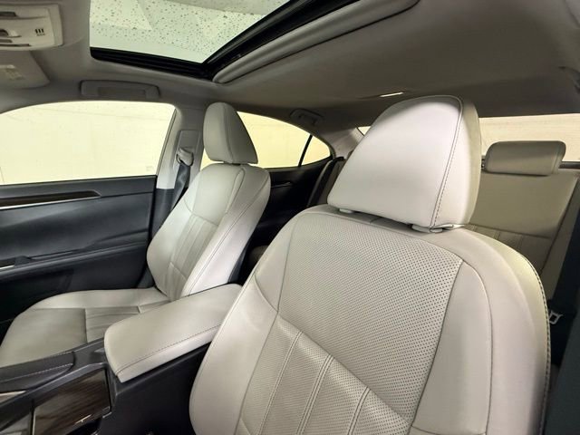 Used 2018 Lexus ES 350 350 w/ Luxury Package w/Wood Trim image 5