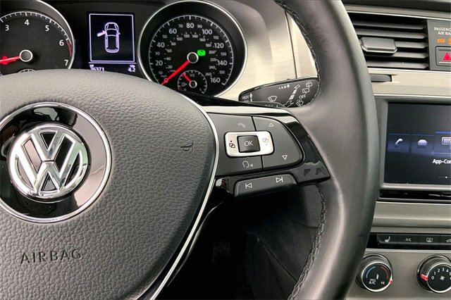 Used 2017 Volkswagen Golf 4-Door image 19