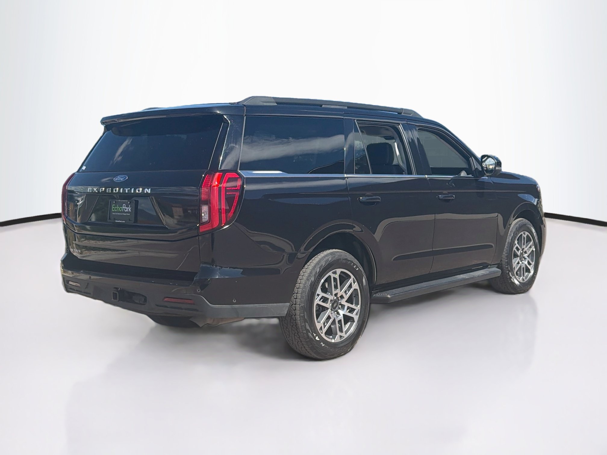 Used 2025 Ford Expedition Active AWD/4WD image 9