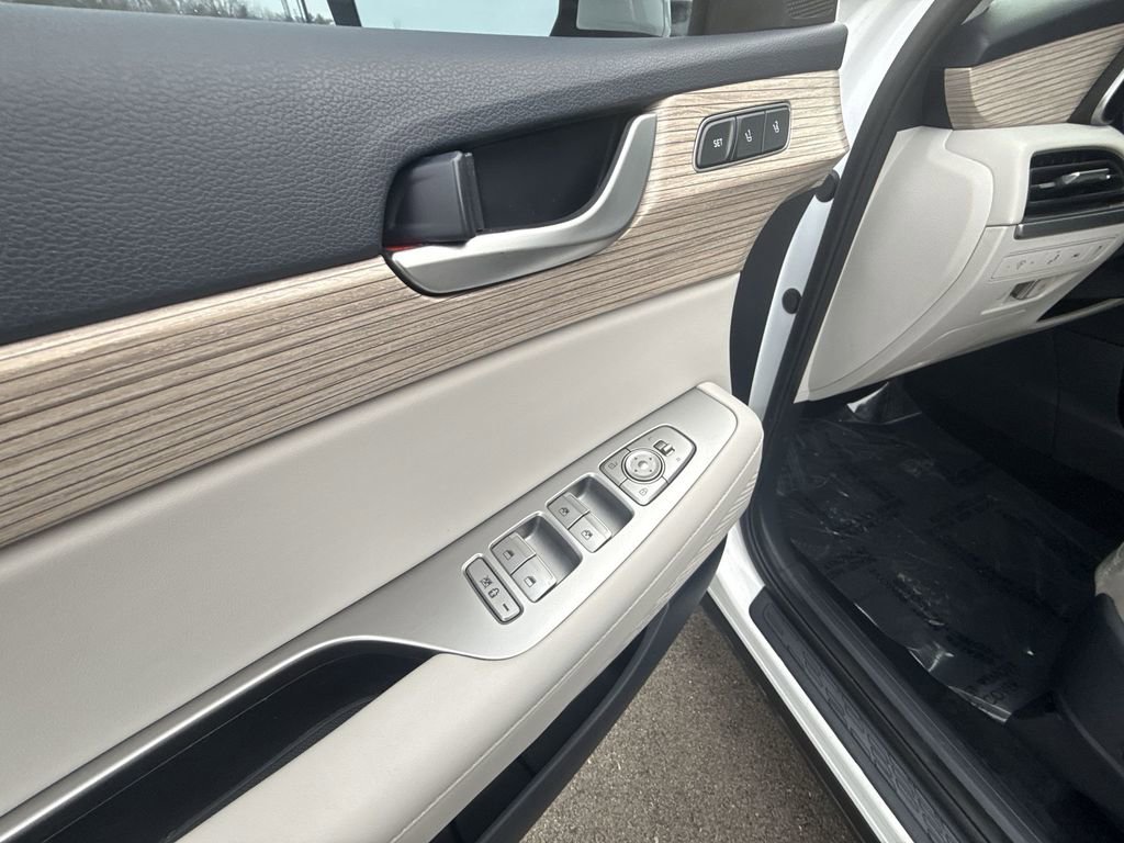 Used 2020 Hyundai Santa Fe SEL w/ Convenience + Premium Package image 13