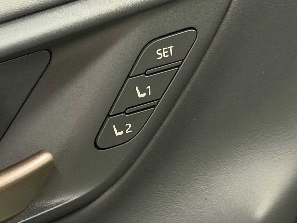 Used 2025 Toyota Crown Signia XLE image 27