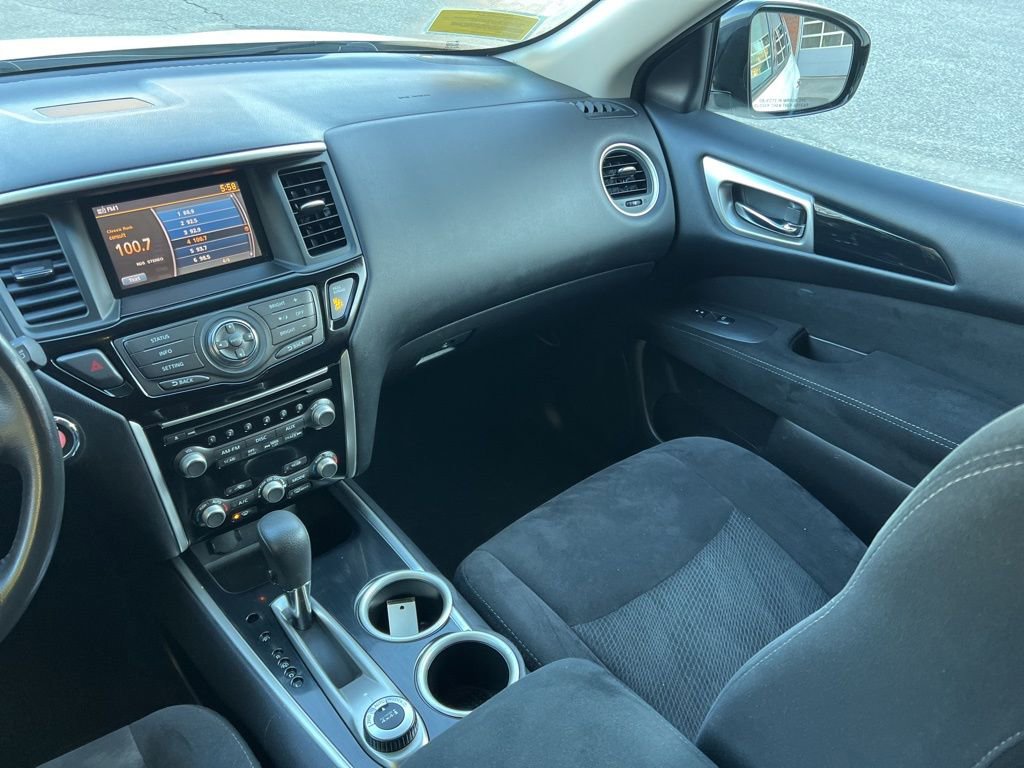 Used 2014 Nissan Pathfinder SV image 22