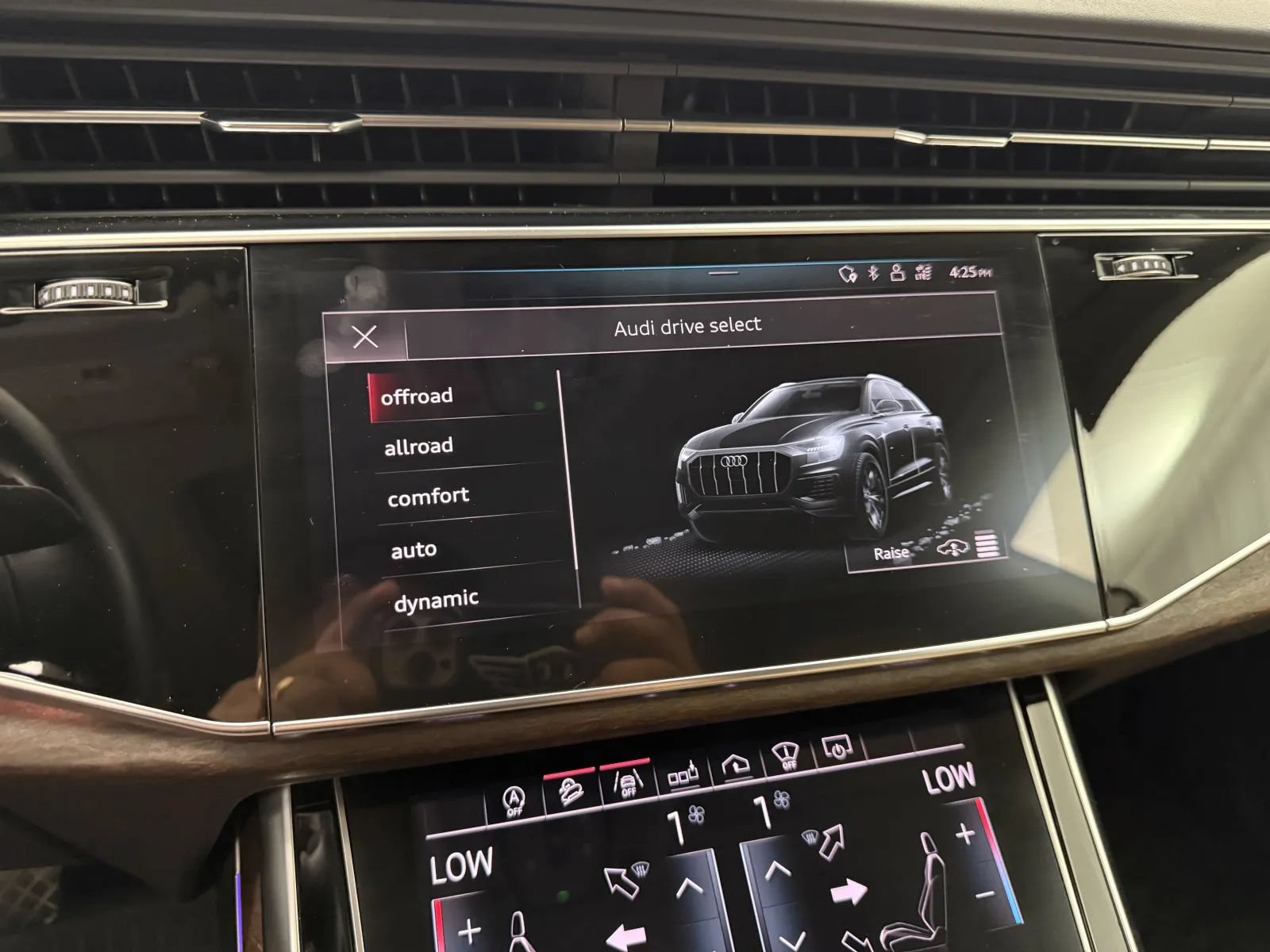Used 2019 Audi Q8 Prestige w/ Adaptive Chassis Package AWD/4WD image 24