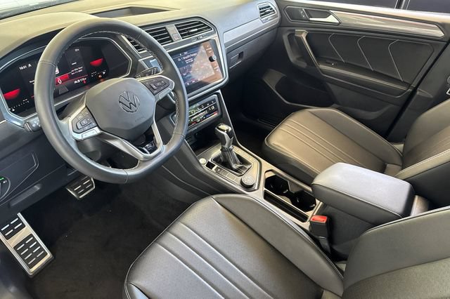 Used 2023 Volkswagen Tiguan SE R-Line AWD/4WD image 10