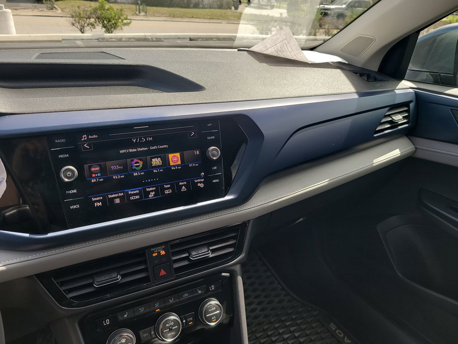 Used 2024 Volkswagen Taos SE image 19