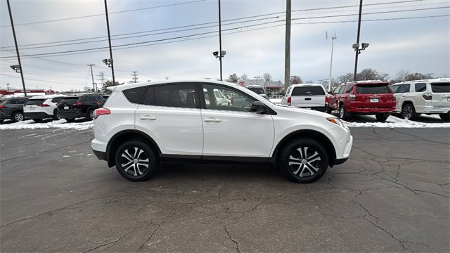 Used 2018 Toyota RAV4 LE image 28