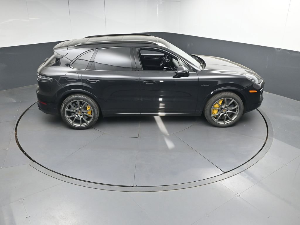 Certified 2022 Porsche Cayenne Turbo S AWD/4WD image 38