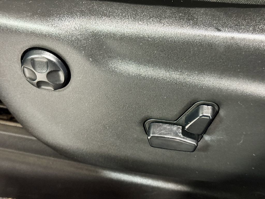 Used 2020 Jeep Grand Cherokee Laredo w/ Security & Convenience Group image 24