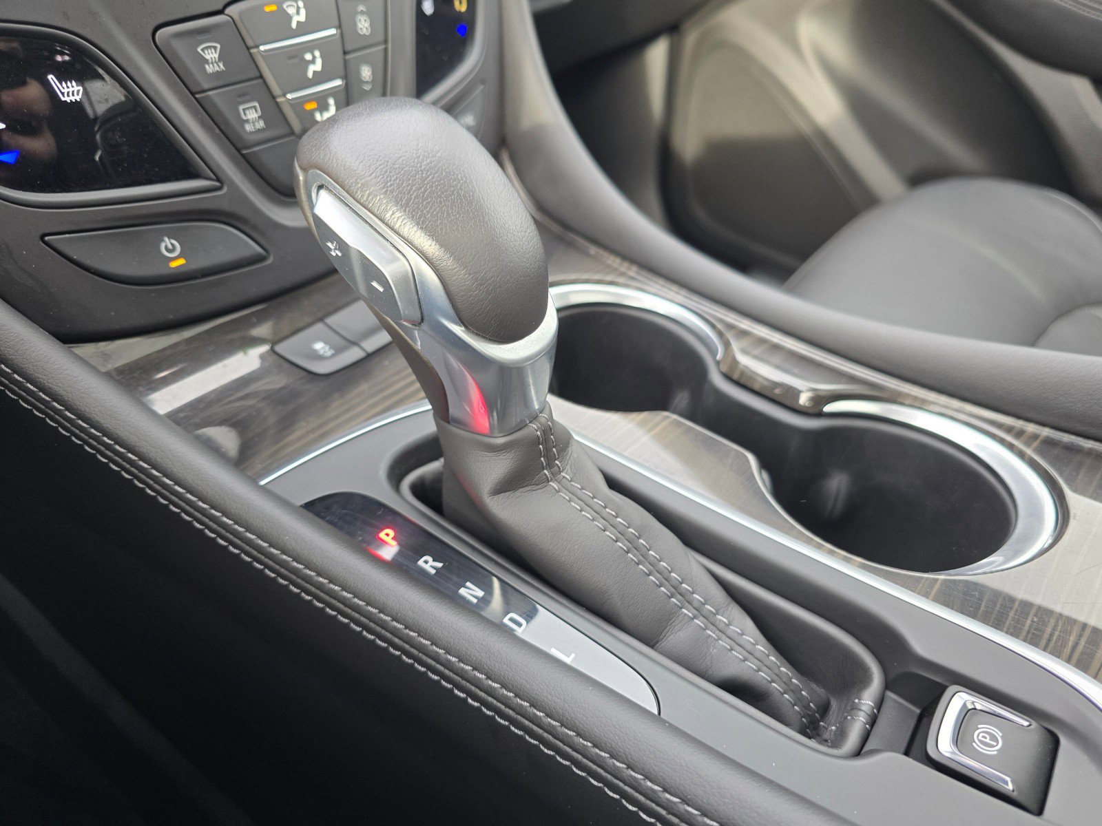 Used 2019 Buick Envision Essence w/ LPO, Active Package image 33