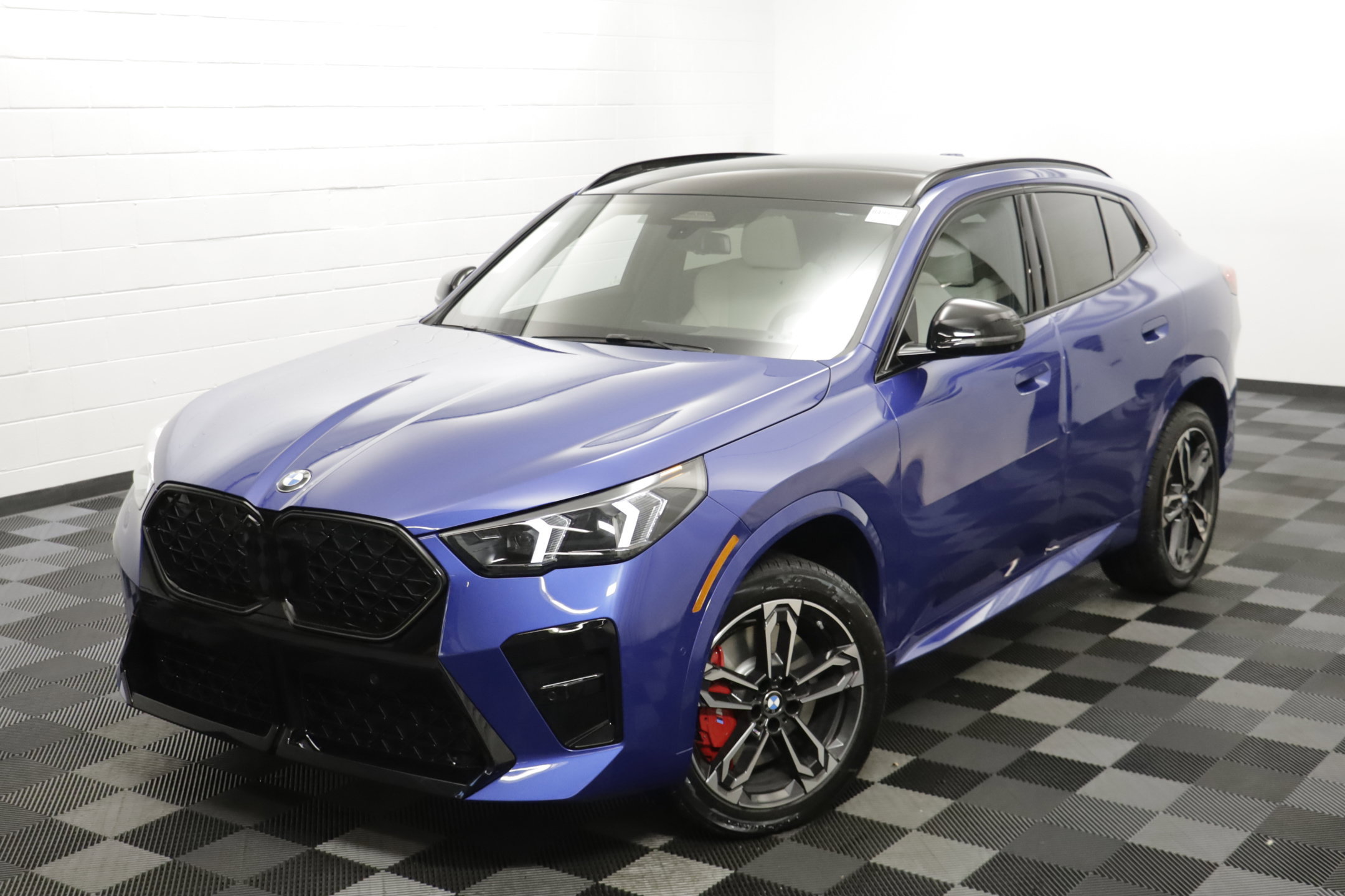 New 2027 BMW X2 xDrive28i w/ Technology Package AWD/4WD image 2