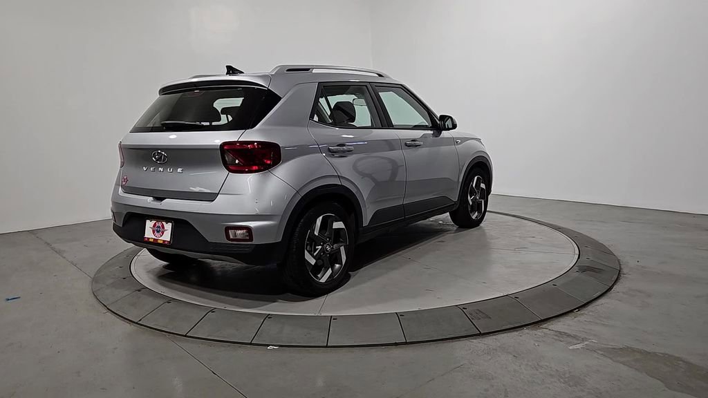 Used 2022 Hyundai Venue SEL image 5