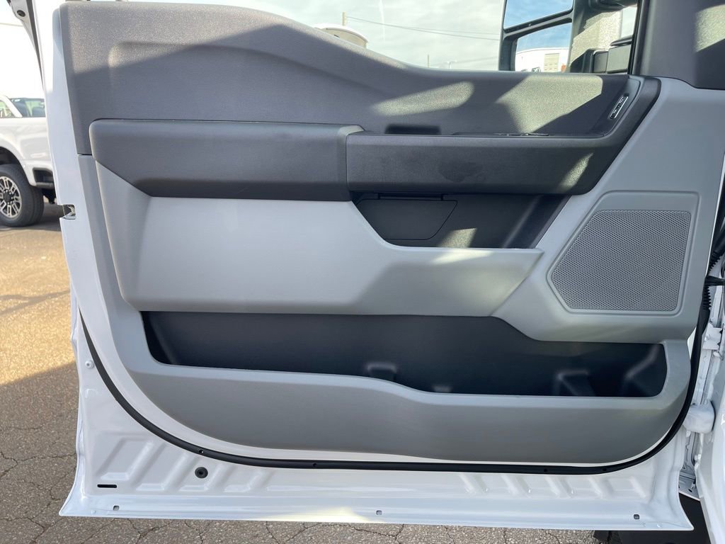 New 2026 Ford F550 4x4 Regular Cab Super Duty image 14
