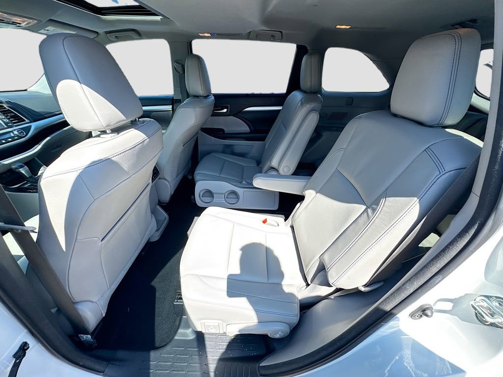 Used 2018 Toyota Highlander XLE AWD/4WD image 23