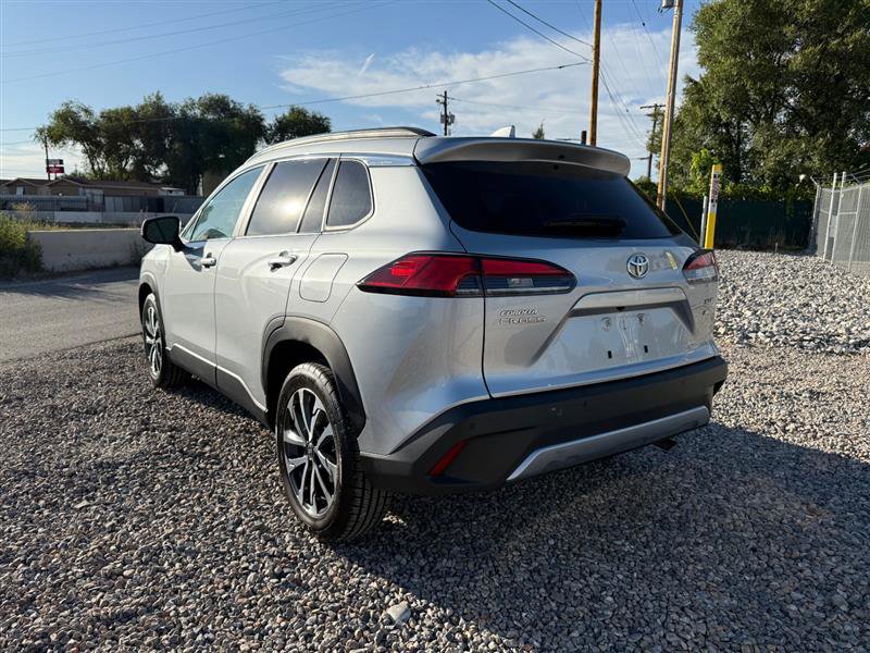 Used 2022 Toyota Corolla Cross XLE image 3