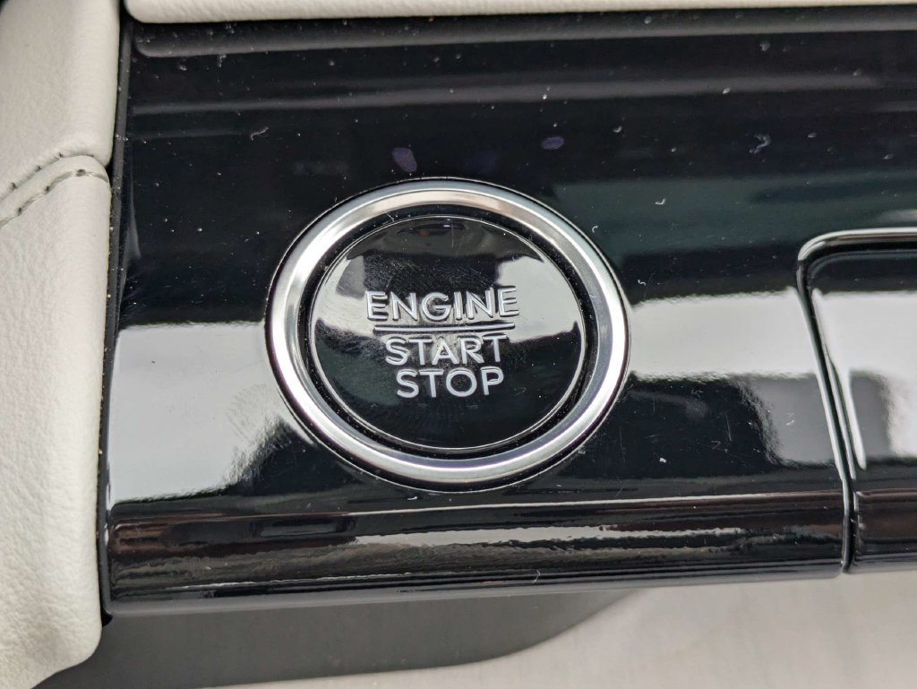 Certified 2026 Lincoln Navigator Reserve AWD/4WD image 32