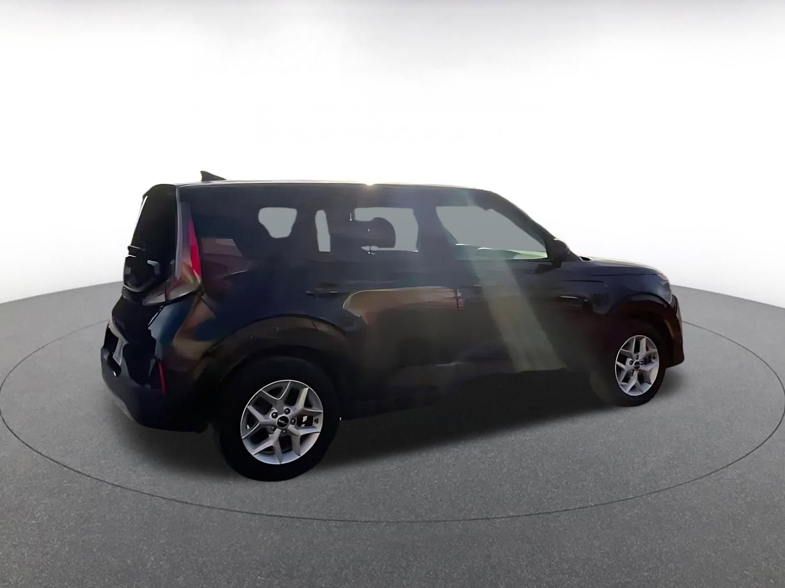 Used 2025 Kia Soul LX w/ LX Technology Package image 10