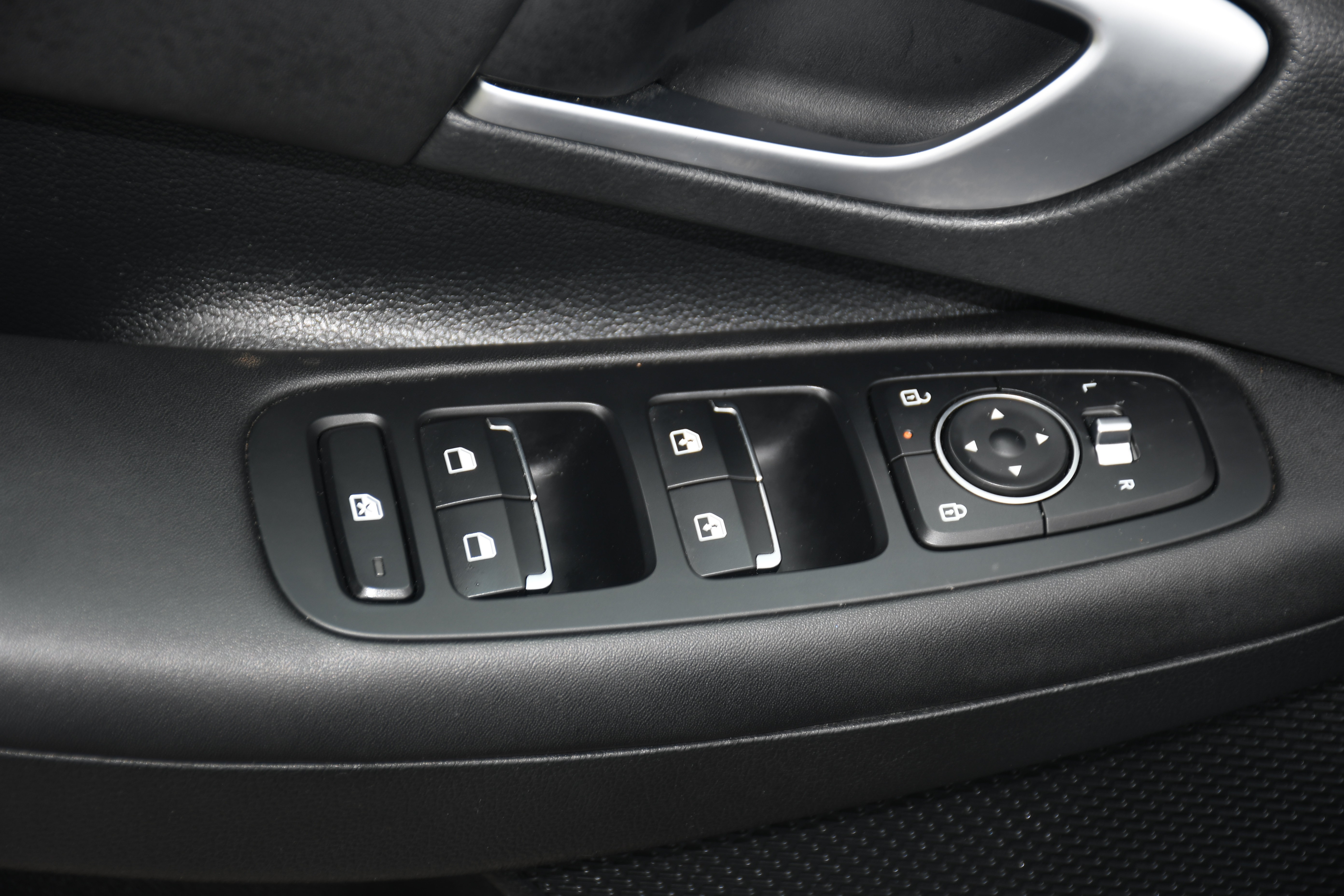 Used 2025 Hyundai Sonata SEL FWD image 10