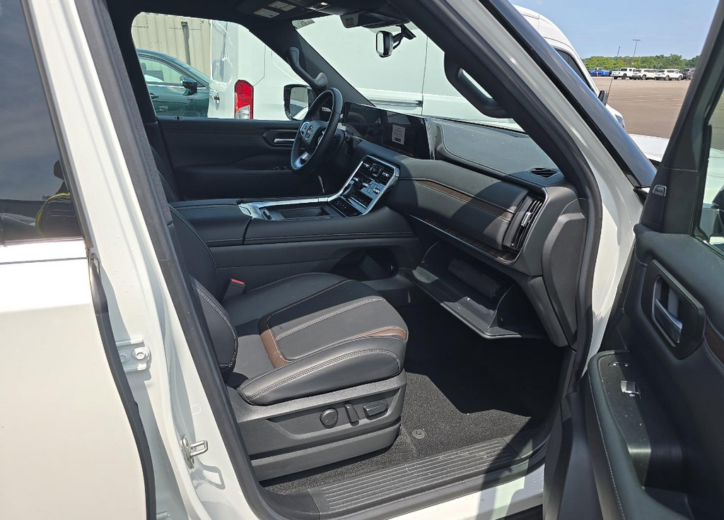 Used 2025 Nissan Armada SL w/ Captain's Chari Seat Package RWD image 10