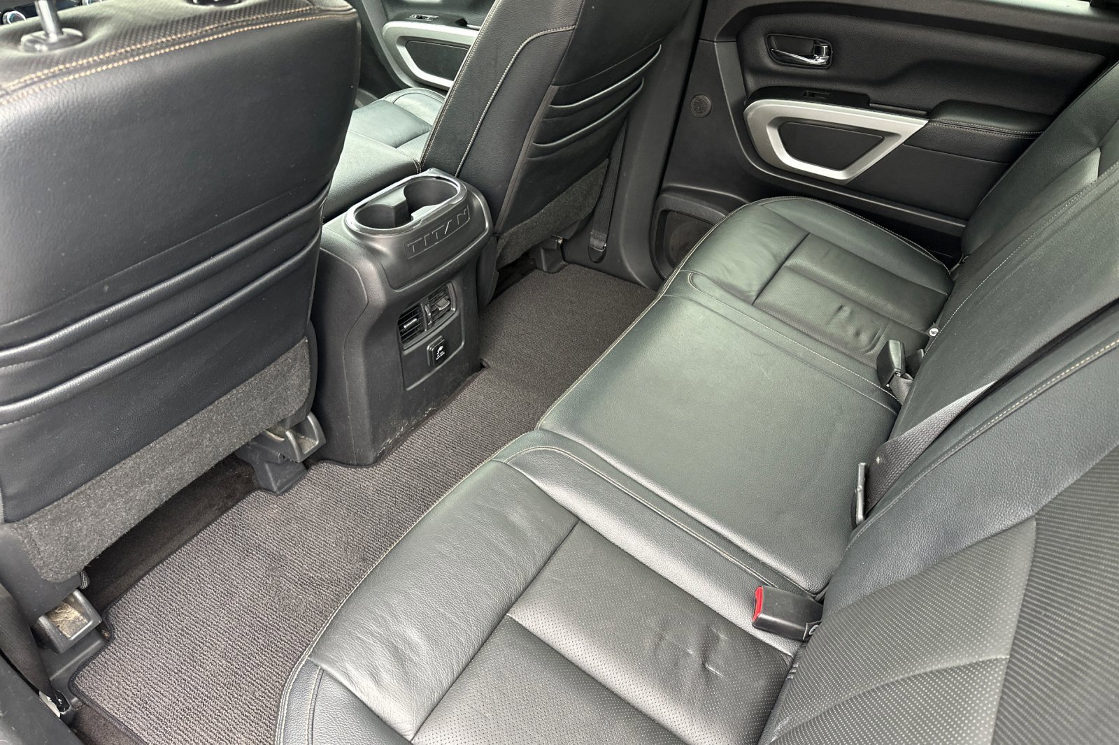 Used 2018 Nissan Titan SL w/ Chrome Package image 13