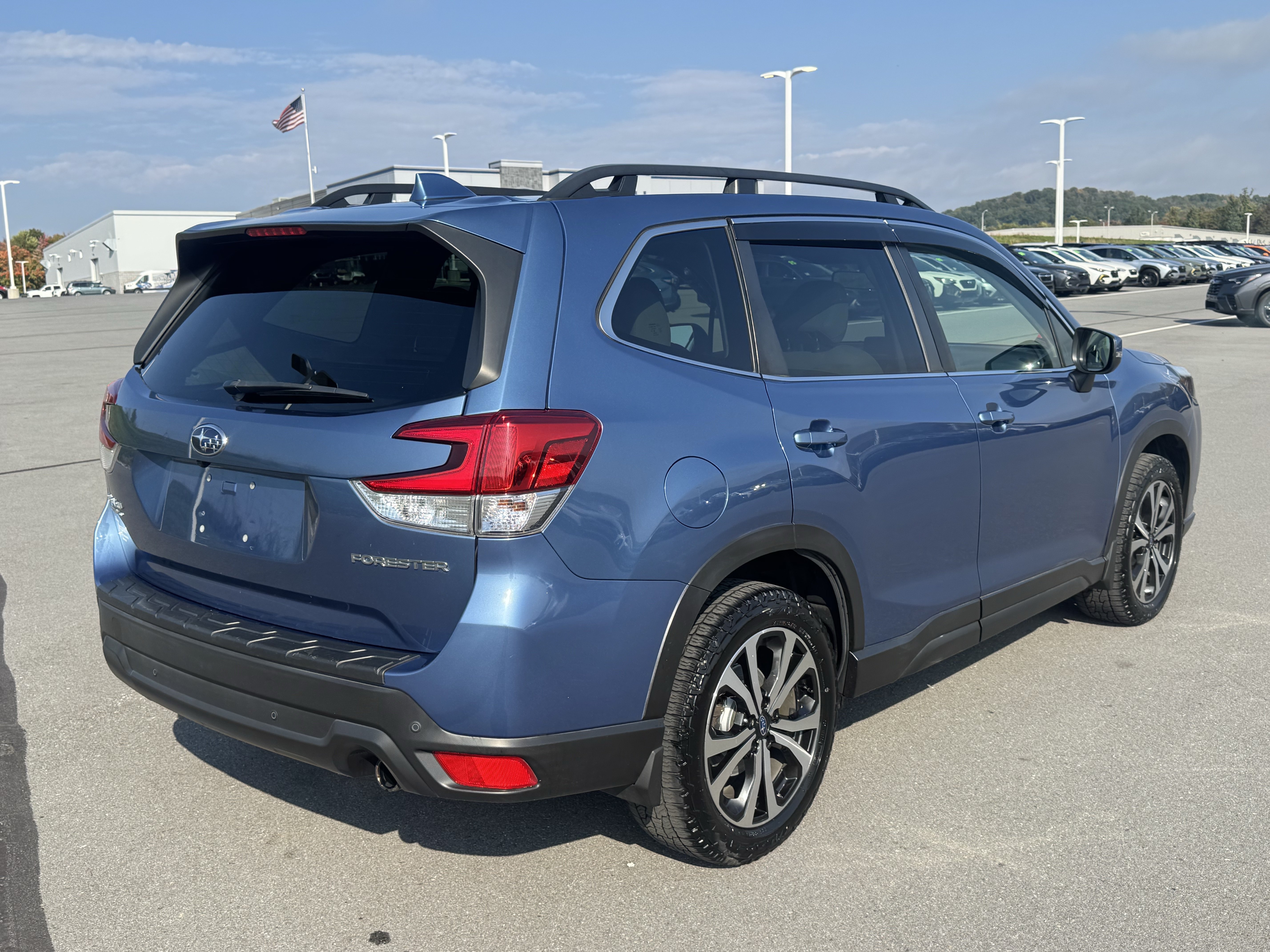 Used 2022 Subaru Forester Limited AWD/4WD image 3