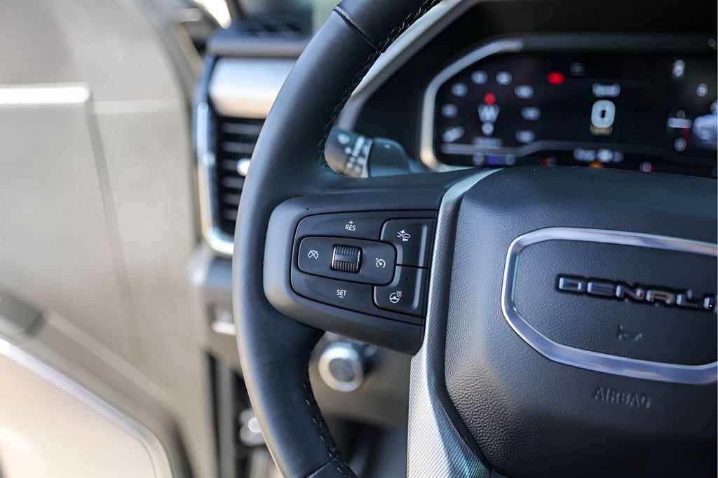 Used 2024 GMC Sierra 1500 Denali w/ Technology Package RWD image 17