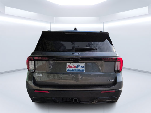 Used 2025 Ford Explorer ST-Line w/ ST-Line Street Pack AWD/4WD image 4
