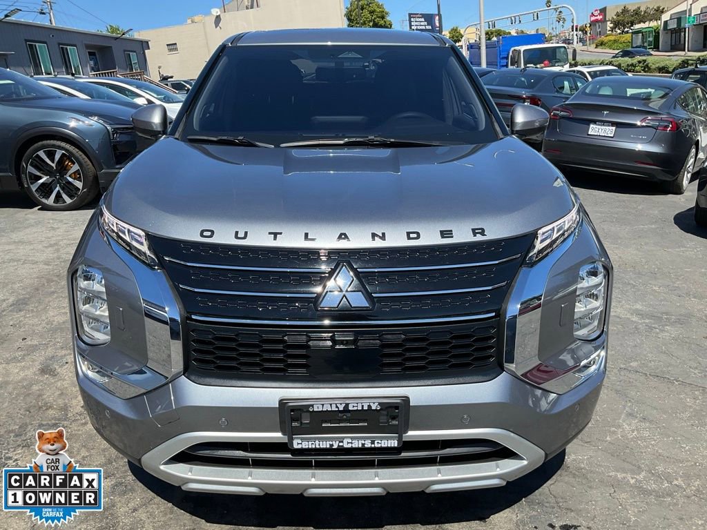 Used 2024 Mitsubishi Outlander SE image 2