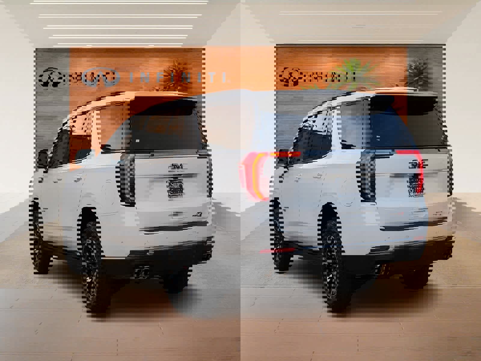 Used 2025 GMC Yukon AT4 w/ AT4 Premium Package image 5