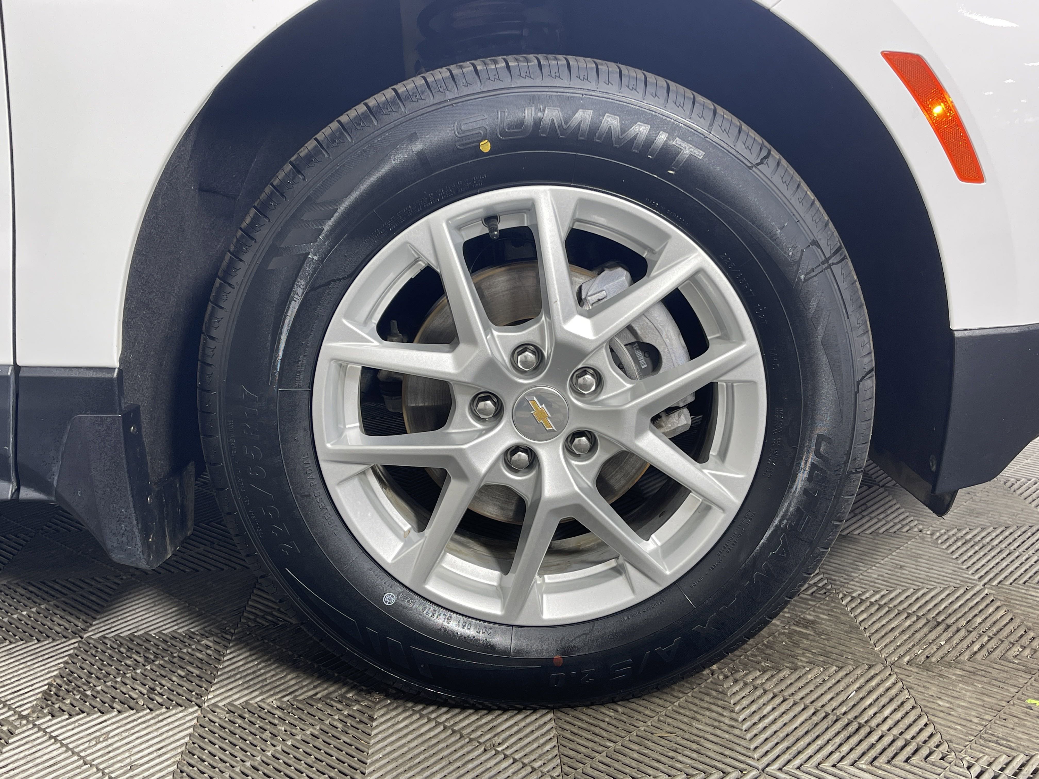 Used 2023 Chevrolet Equinox LT w/ LPO, Floor Liner Package image 8