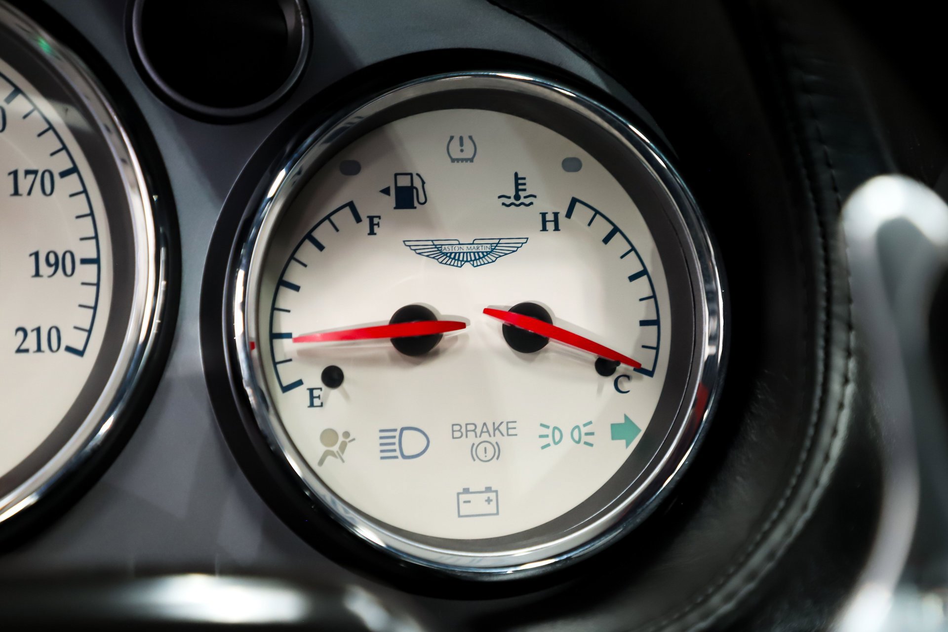 Used 2003 Aston Martin Vanquish image 18