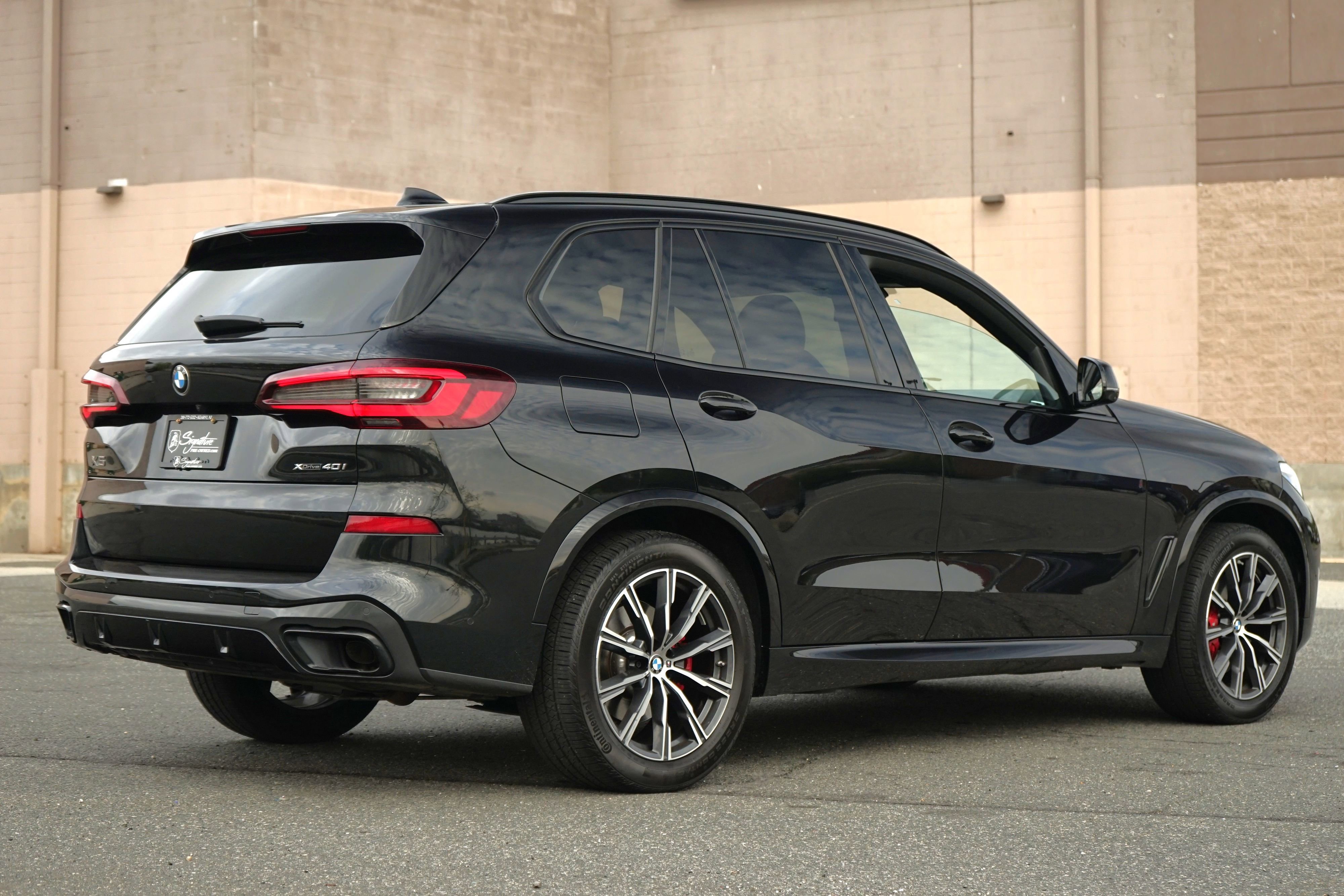 Used 2022 BMW X5 xDrive40i w/ M Sport Package AWD/4WD image 4