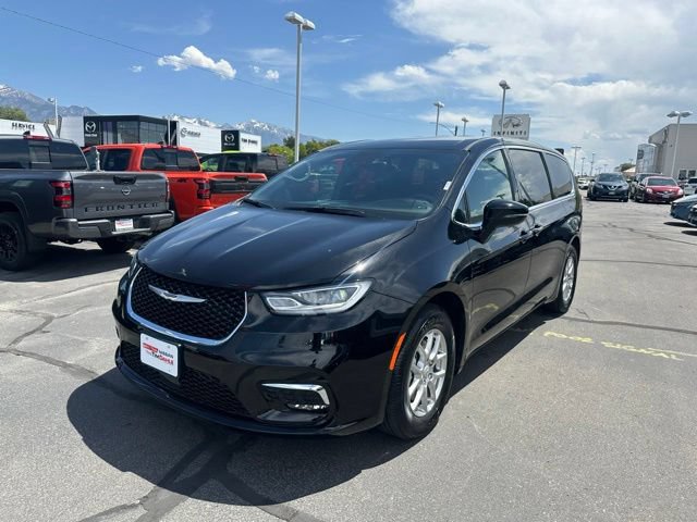 Used 2026 Chrysler Pacifica Select FWD image 5