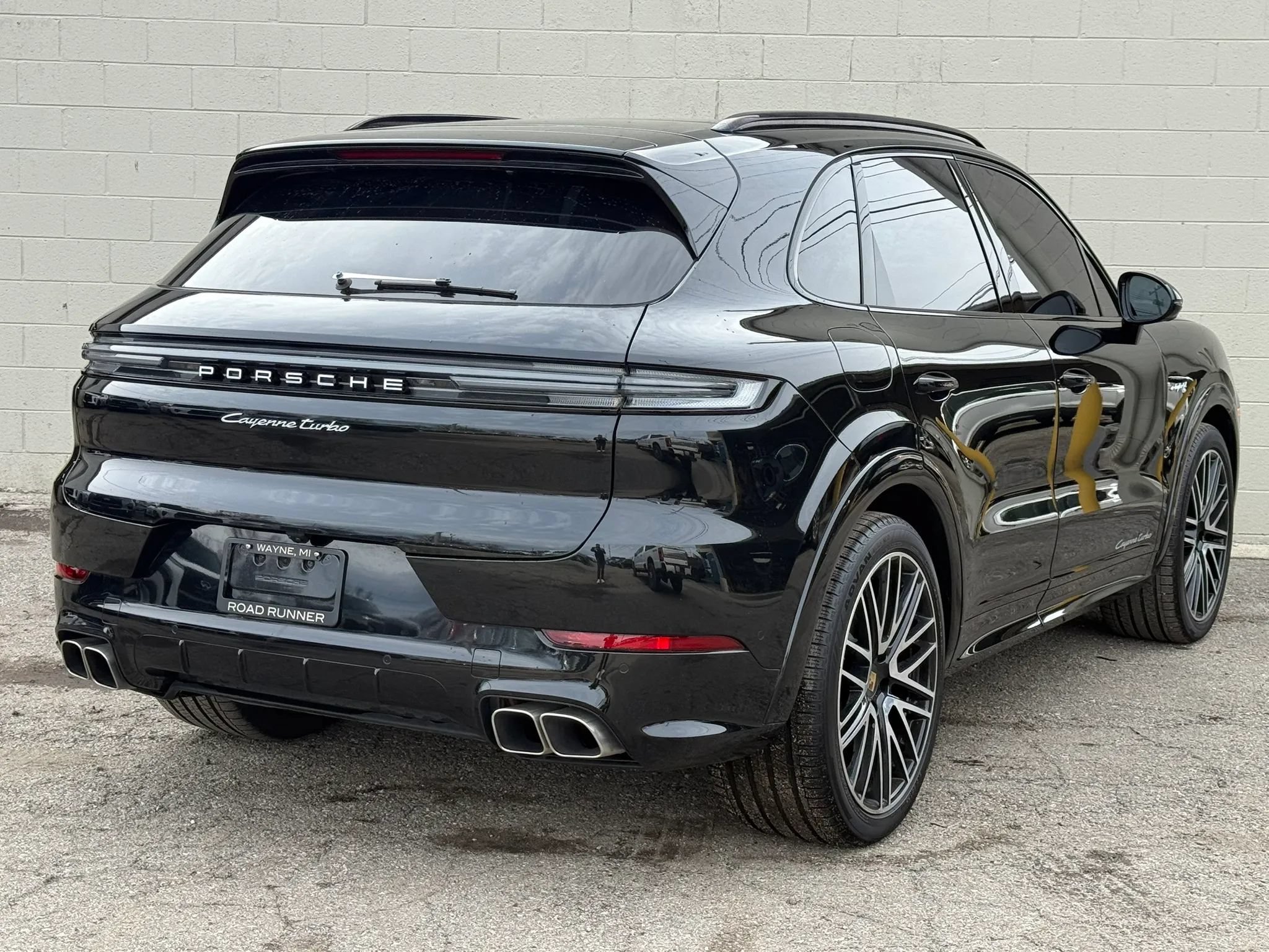 Used 2024 Porsche Cayenne Turbo AWD/4WD image 16