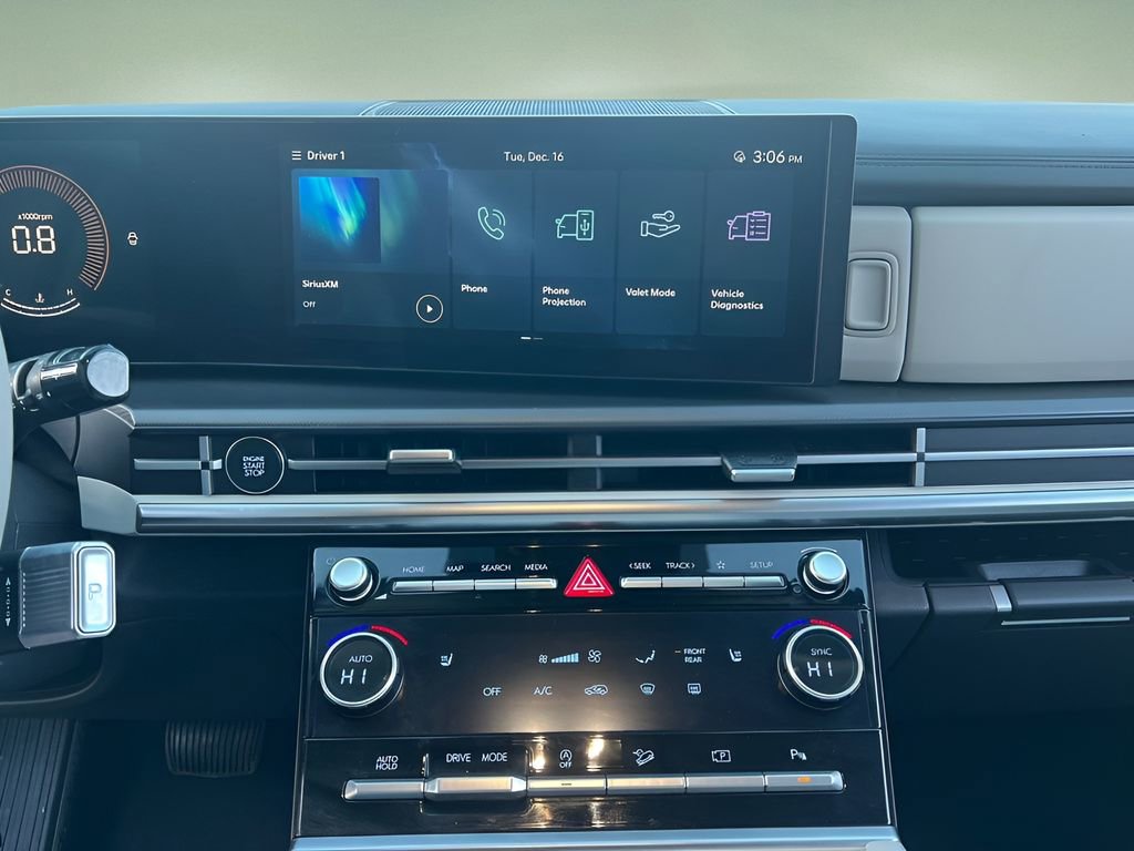 Used 2025 Hyundai Santa Fe SEL image 15