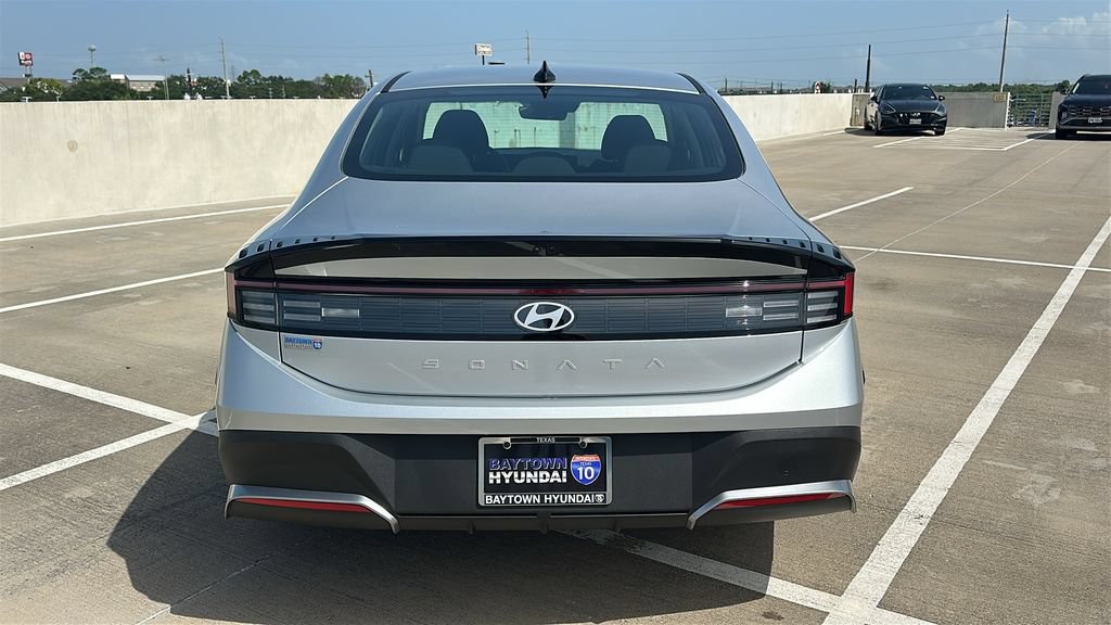 Used 2026 Hyundai Sonata SE FWD image 11