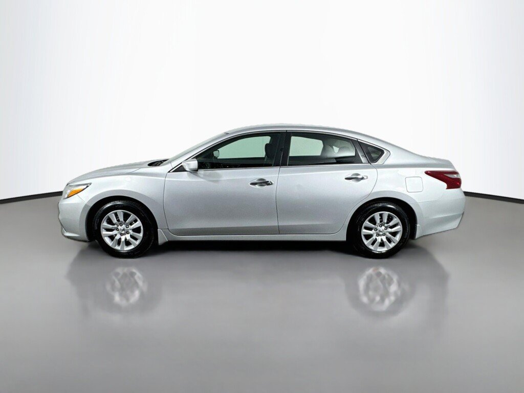 Used 2018 Nissan Altima 2.5 S w/ S Convenience Package FWD image 2
