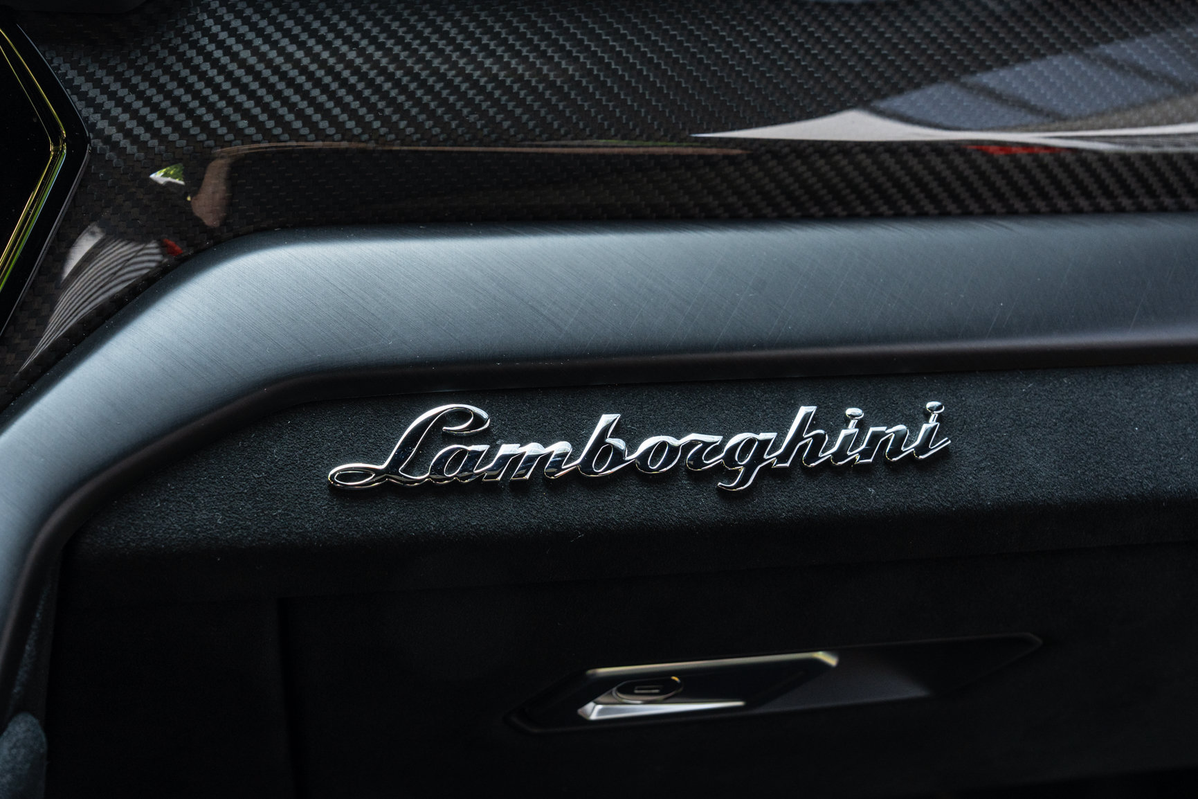 Used 2024 Lamborghini Urus Performante AWD/4WD image 47
