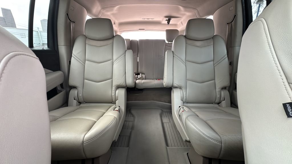Used 2019 Cadillac Escalade ESV Premium Luxury image 15
