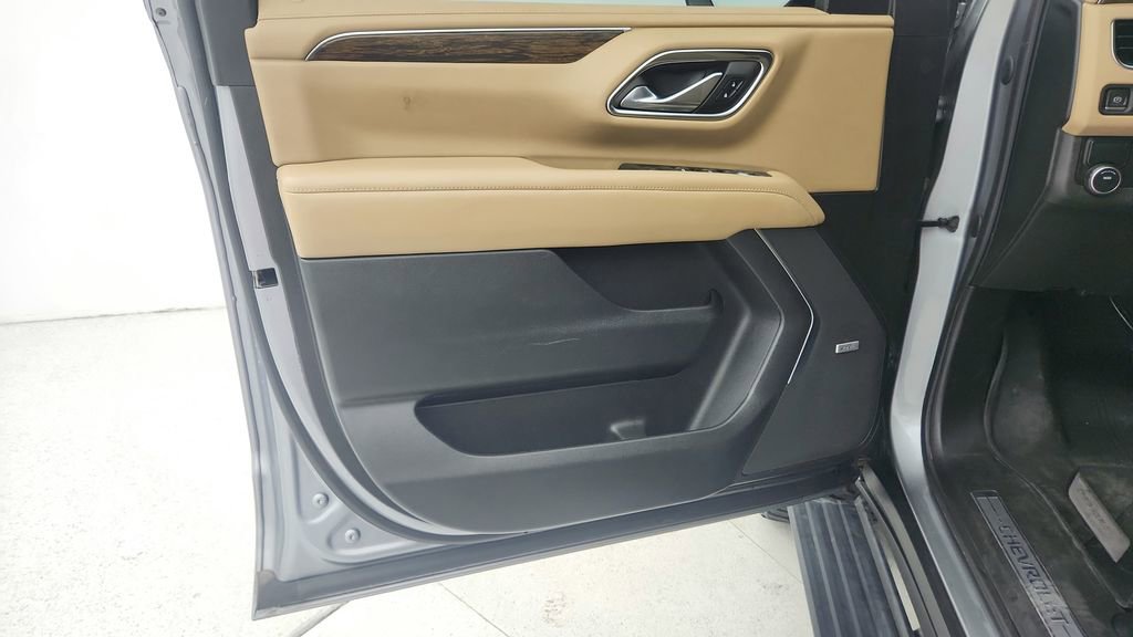 Used 2023 Chevrolet Suburban Premier image 26
