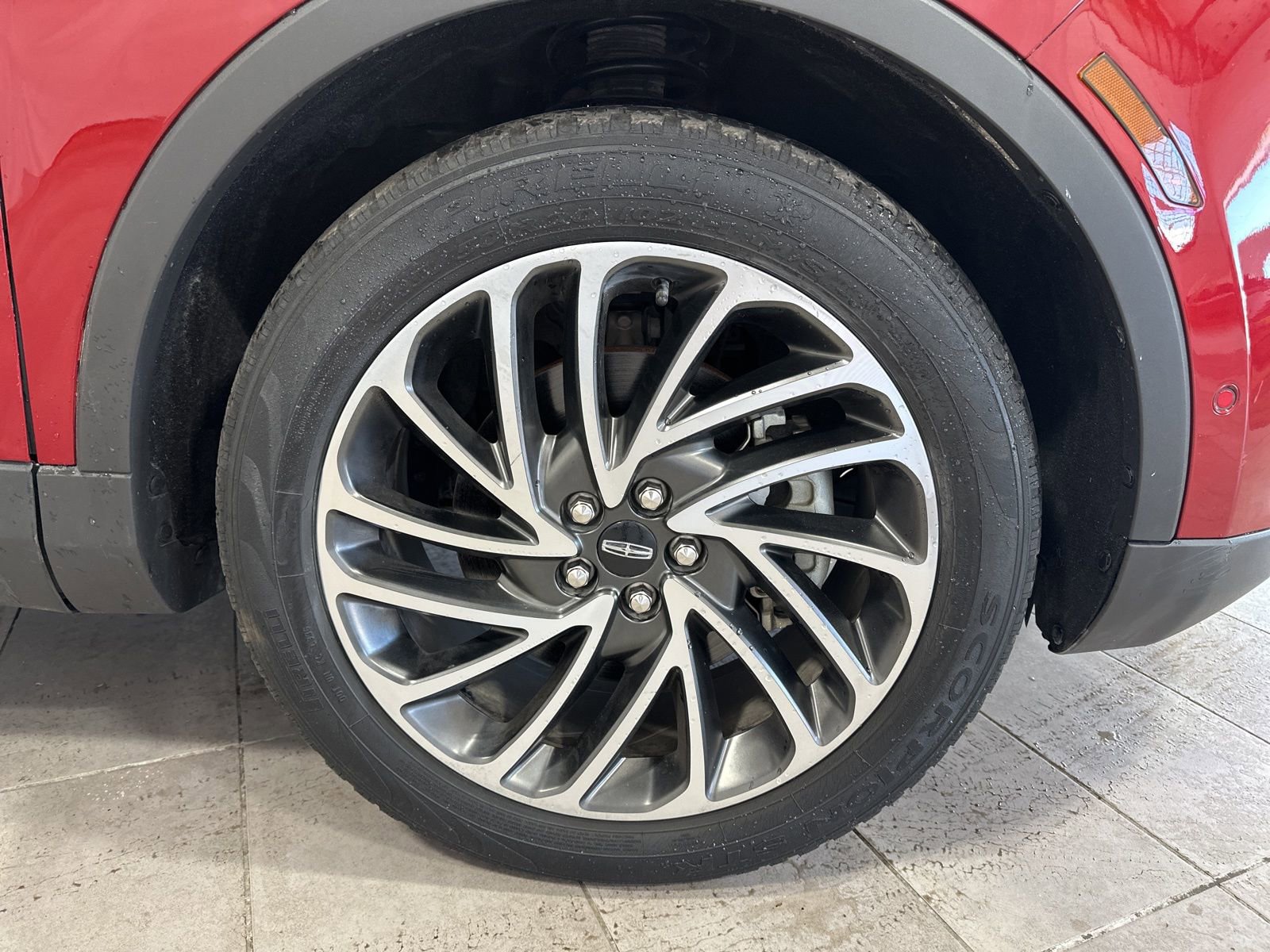 Used 2020 Lincoln Nautilus Reserve image 11