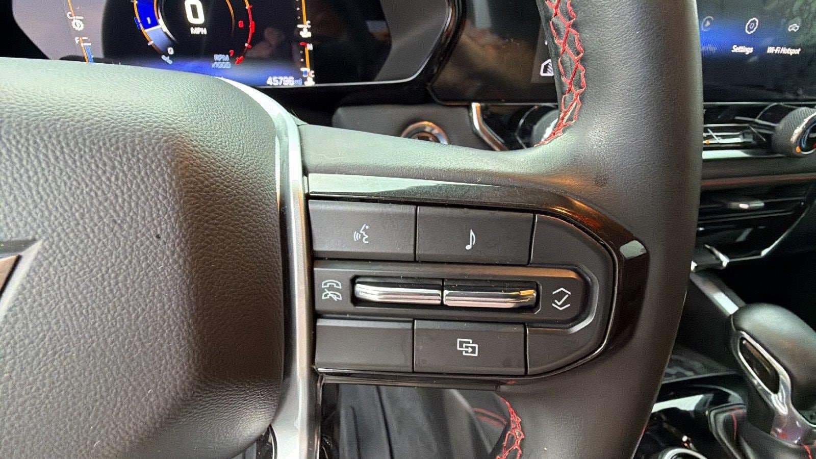 Used 2023 Chevrolet Colorado Z71 w/ Advanced Trailering Package AWD/4WD image 28
