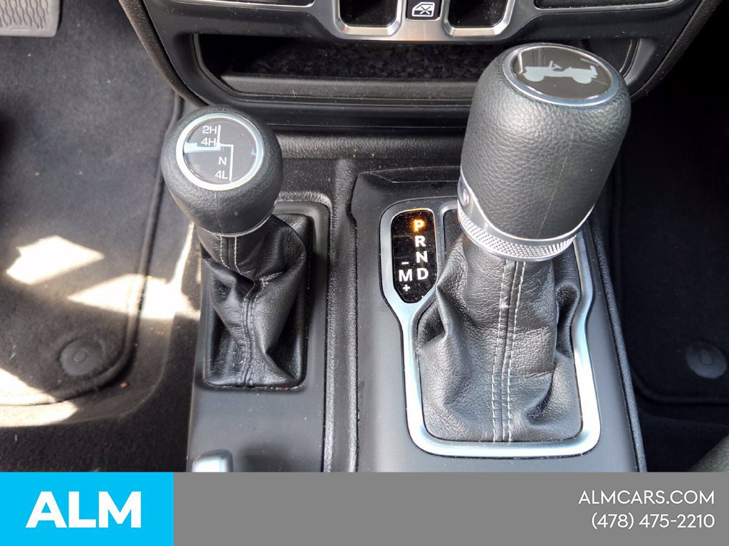 Used 2025 Jeep Wrangler Unlimited Sahara AWD/4WD image 21
