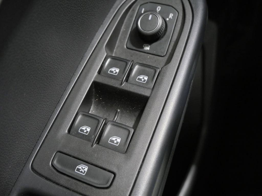 Used 2025 Volkswagen Taos SE FWD image 13