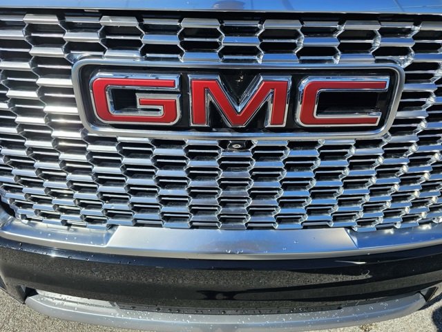 Used 2022 GMC Yukon XL Denali w/ Denali Ultimate Package image 9