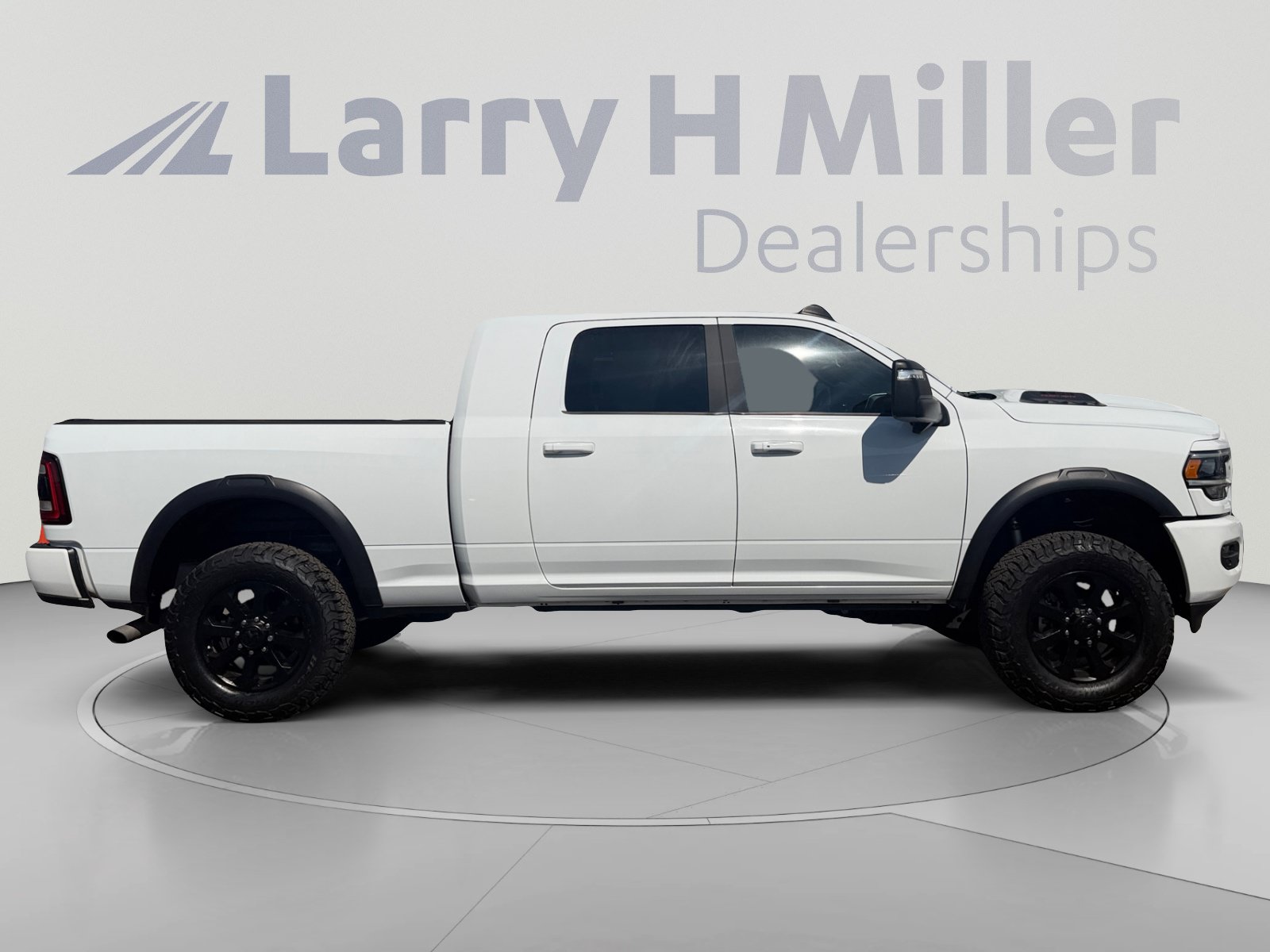 Used 2024 RAM 2500 Laramie w/ Night Edition AWD/4WD image 6