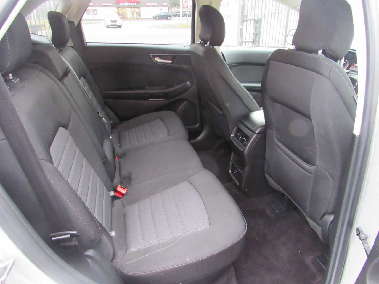 Used 2017 Ford Edge SE image 9