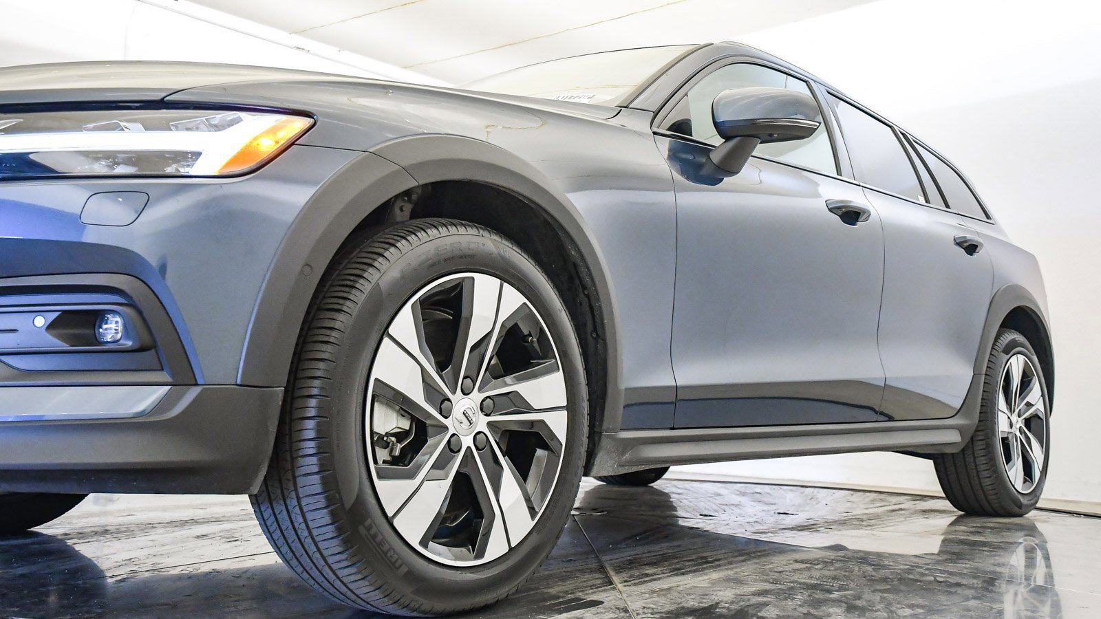 Certified 2024 Volvo V60 B5 Cross Country Plus image 10